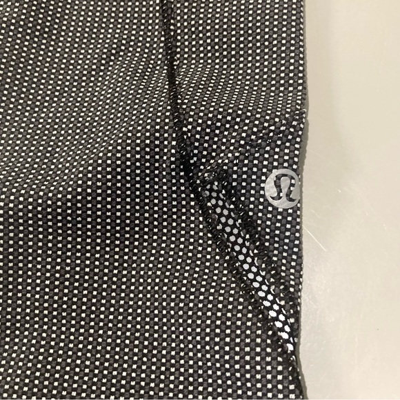 lululemon athletica woman’s Black and White Patterned Leggings - Picture 3 of 7